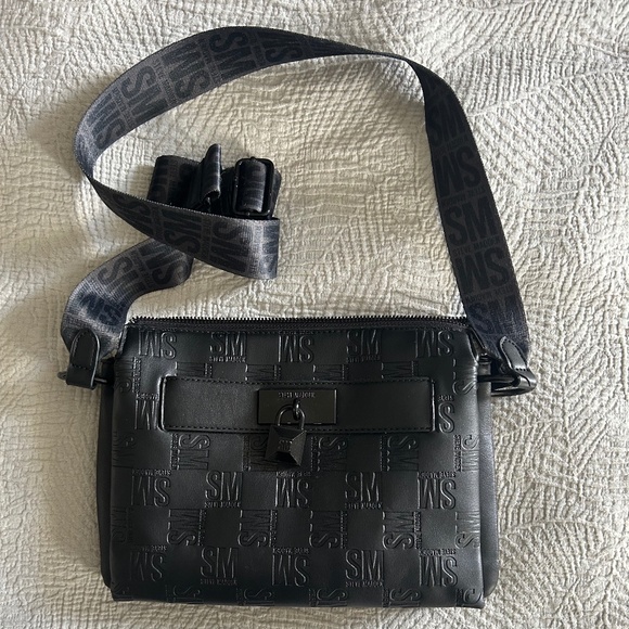 STEVE MADDEN | BPiero Crossbody | Black - Picture 1 of 4